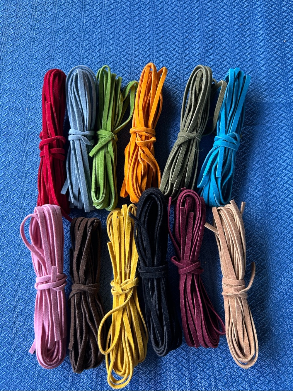 💥 2 for 12 or 4 for 20 💥  Lot of faux leather/ velvety Strings- As Is